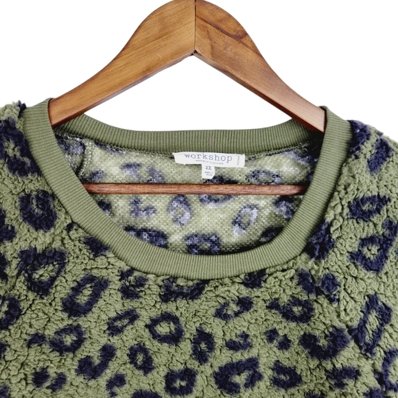 Workshop green and black leopard print plush sweater Size 2X - Picture 6 of 10